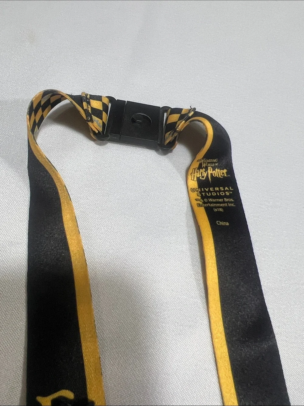 Checkered Universal Studios Harry Potter Lanyard with 16 Character Pins.
